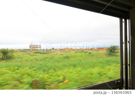 JR北海道函館本線　山崎駅から山越駅までの普通列車車窓風景(2023年夏雨) 136563965