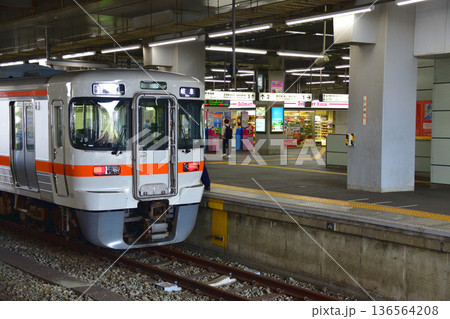 JR東海東海道本線　豊橋駅の風景 136564208