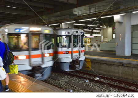 JR東海東海道本線 豊橋駅の風景 JR東海東海道本線 豊橋駅の風景 136564210