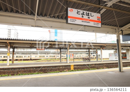 JR東海東海道本線 豊橋駅の風景 JR東海東海道本線 豊橋駅の風景 136564211