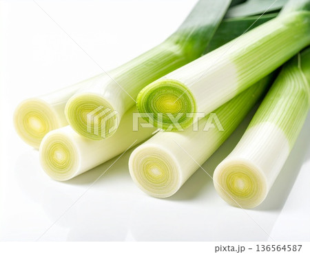 カットした長ねぎ 136564587