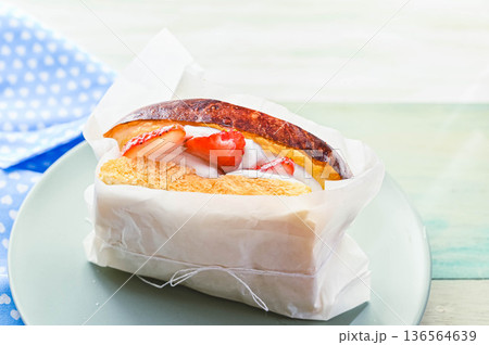 マシュマロいちごサンド 136564639