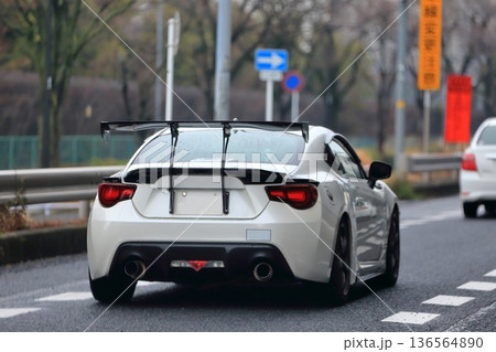 白い国産スポーツカー イメージ 白い国産スポーツカー イメージ 136564890