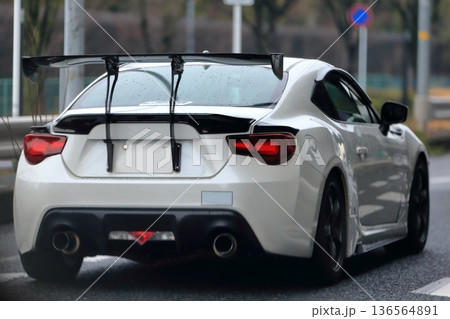 白い国産スポーツカー イメージ 白い国産スポーツカー イメージ 136564891