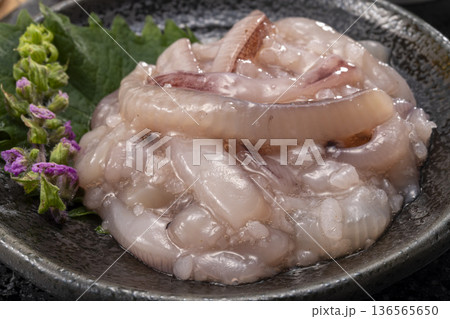 美味しいイカの塩辛 美味しいイカの塩辛 136565650