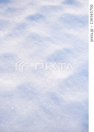 デコボコとした雪模様 デコボコとした雪模様 136565700