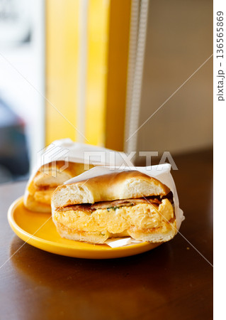 Bagel bread with scrambled egg and bacon. Bagel bread with scrambled egg and bacon. 136565869