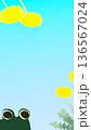 たんぽぽと蛙の縦型バナー素材(水色のグラデーション) 136567024
