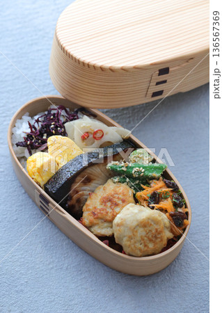 日本のわっぱ弁当 136567369