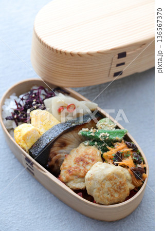 日本のわっぱ弁当 136567370