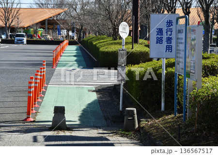 羽生水郷公園の駐車場入り口_01 羽生水郷公園の駐車場入り口_01 136567517