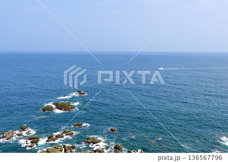 安乗埼(あのりざき)灯台がある安乗岬園地付近の風景 灯台から太平洋を臨む 三重県志摩市阿児町 安乗埼(あのりざき)灯台がある安乗岬園地付近の風景 灯台から太平洋を臨む 三重県志摩市阿児町 136567796