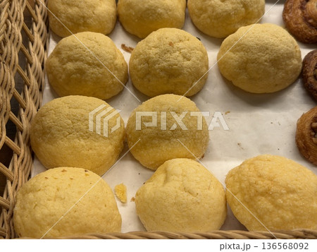パン パン 136568092