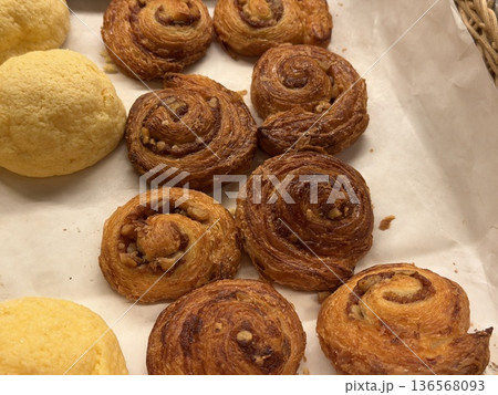 パン パン 136568093