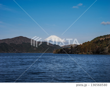 箱根芦ノ湖と富士山 箱根芦ノ湖と富士山 136568580