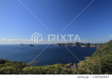 愛媛県　高茂岬へ続く道から見た風景 136569487