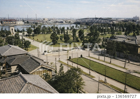 古写真　1931-1933年　東京　日本橋の浜町公園と新大橋（モノクロ写真をAIでカラー化） 136569727