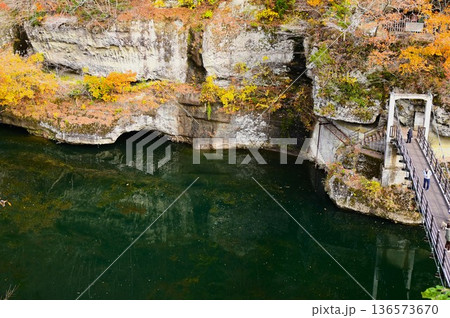 福島県の観光名所塔のへつり 136573670