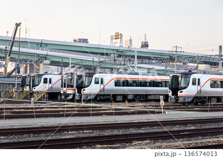 名古屋車両区に集まるJR東海の車両群 136574013