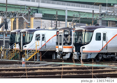 名古屋車両区に集まるJR東海の車両群 136574014