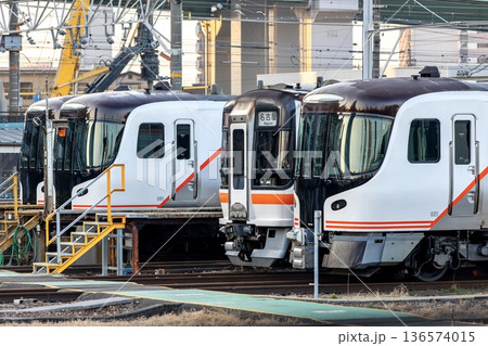 名古屋車両区に集まるJR東海の車両群 136574015