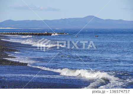 野付半島から見る知床半島の山々 136574757