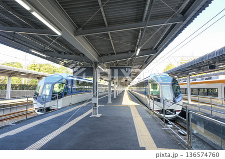 観光列車が並ぶ賢島駅のプラットホーム 観光列車が並ぶ賢島駅のプラットホーム 136574760