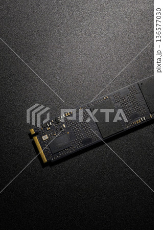 高速ストレージM.2 NVMe SSDのクローズアップ 136577030