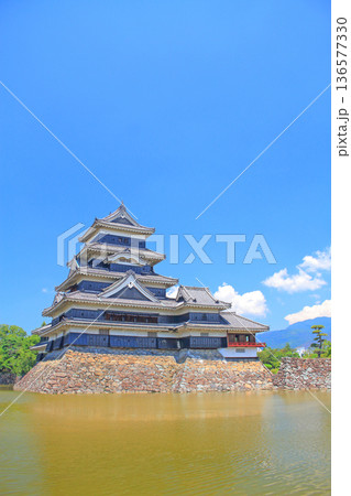 長野県松本市、国宝松本城の風景 長野県松本市、国宝松本城の風景 136577330