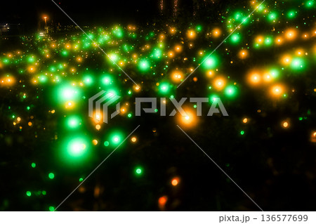 幻想的な光の粒 136577699