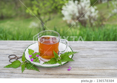 Nettle tea 136578384