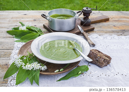 Soup wild garlic ramson bear leek 136578413