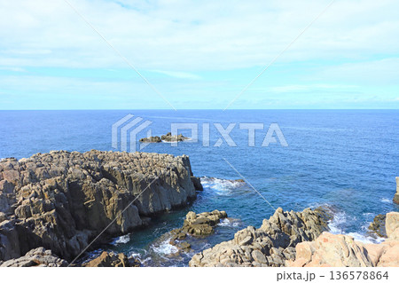 福井県坂井市、東尋坊の風景 福井県坂井市、東尋坊の風景 136578864