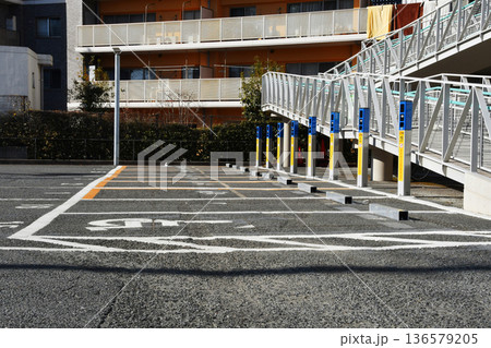 自動車認識用装置パーキング_05 136579205