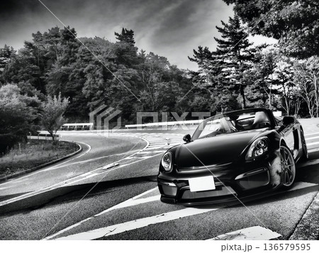 艶々の黒いオープンカー 136579595