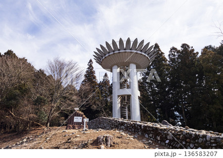 炮烙山山頂の展望台と三角点 136583207