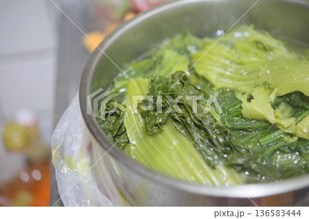からし菜 136583444