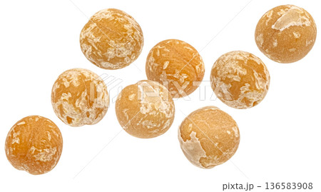 Falling dried peas isolated on white background with clipping path, full depth of field Falling dried peas isolated on white background with clipping path, full depth of field 136583908