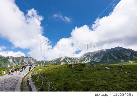 立山連峰の景色 立山連峰の景色 136584585