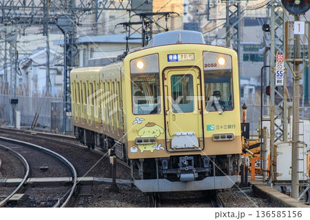 近鉄名古屋線を走る2050系のラッピング電車 近鉄名古屋線を走る2050系のラッピング電車 136585156