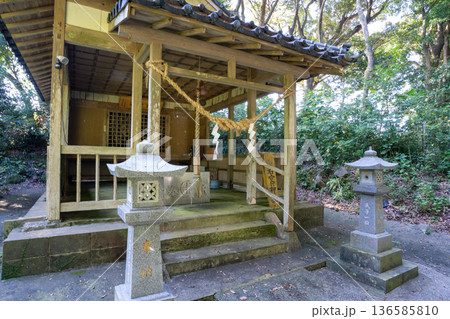伊唐島の若宮神社の拝殿（長島町） 136585810