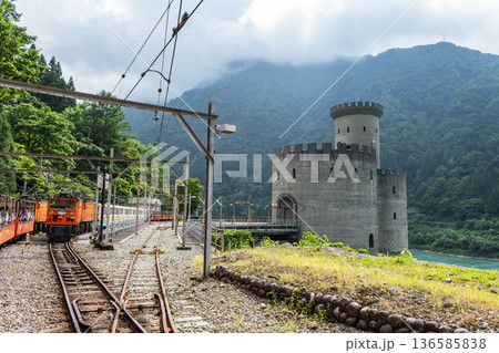 黒部峡谷鉄道の風景 136585838