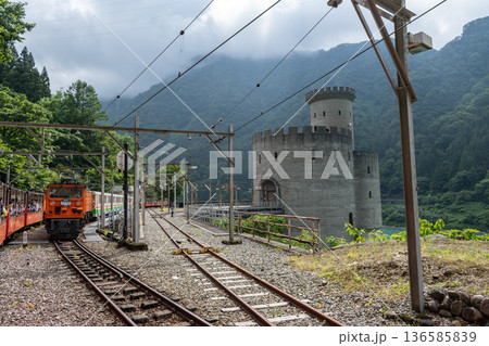 黒部峡谷鉄道の風景 黒部峡谷鉄道の風景 136585839
