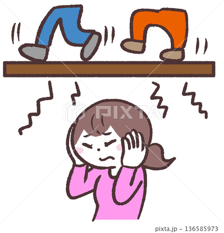上の階の音がうるさいと感じている女性のイラスト 136585973