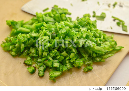 サボテンのみじん切り 136586090