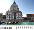 海から見たベネチュアの教会 136586650