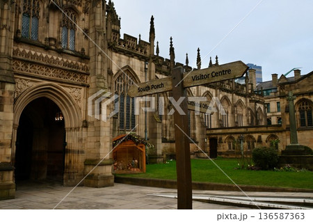 マンチェスター大聖堂の外観 136587363