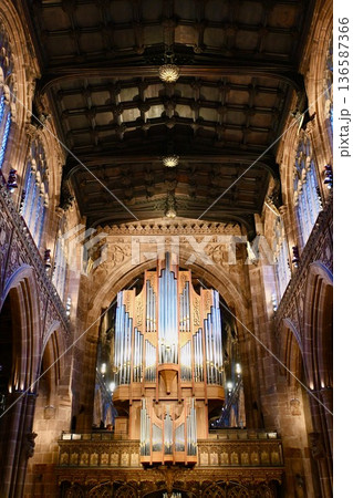 マンチェスター大聖堂の内観 136587366