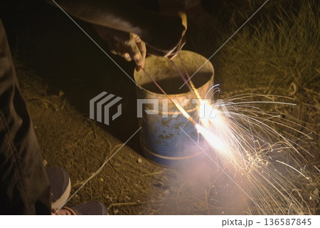 手持ち花火 136587845