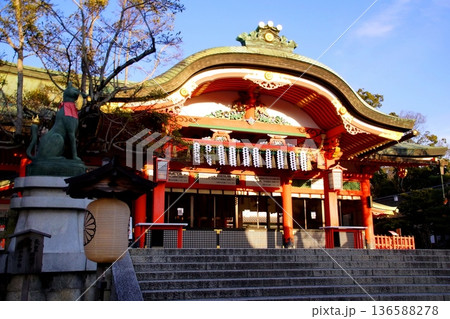 京都府　伏見稲荷大社　内拝殿　京都市伏見区深草藪之内町 136588278